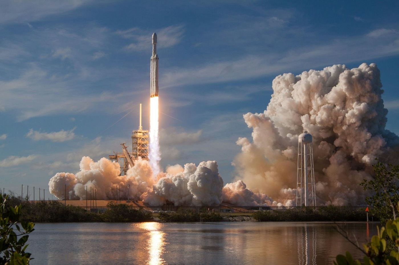 SpaceX is reported to be seeking access to 80,000 US cell sites